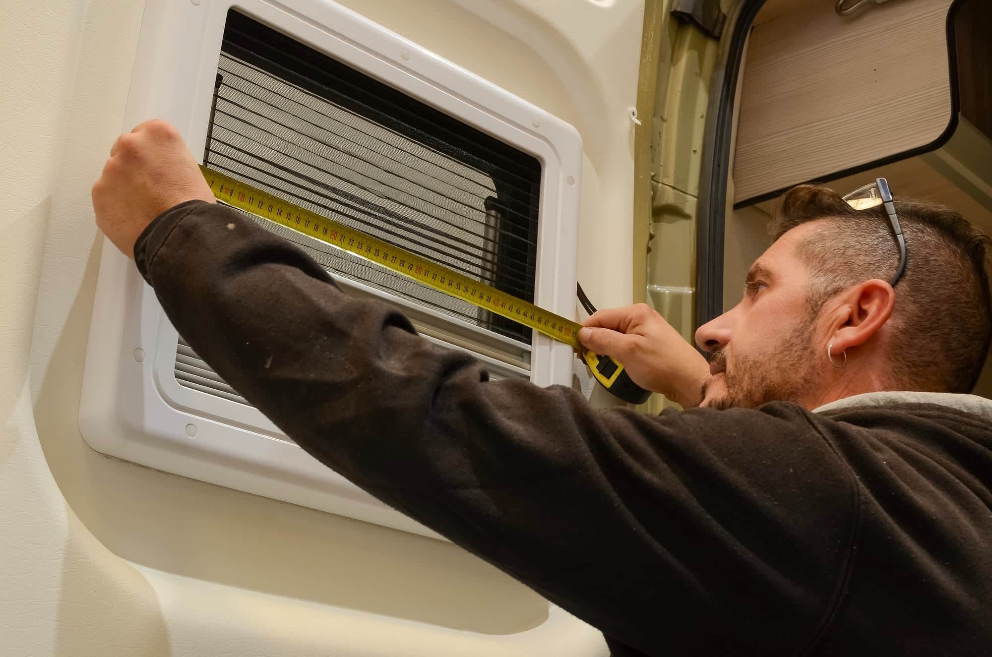 Un particulier entretien sa VMX double flux